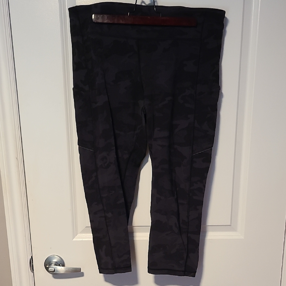 Lululemon Black/Grey Camo Cropped Leggings